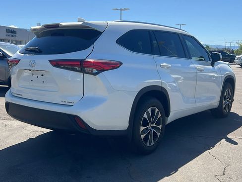 Used 2020 Toyota Highlander XLE AWD/4WD image 5