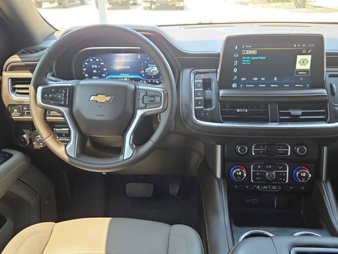 Used 2024 Chevrolet Suburban LT w/ LT Signature Package RWD image 14