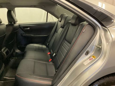 Used 2016 Toyota Camry SE w/ Moonroof Package FWD image 32