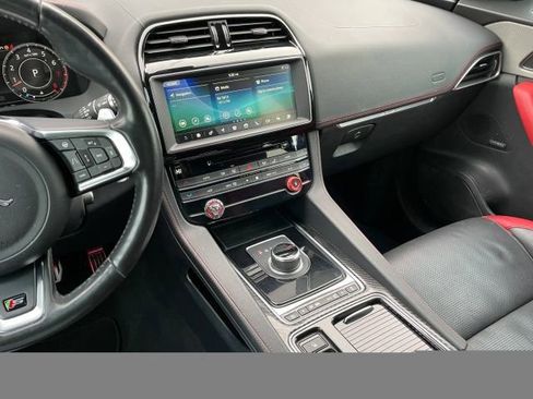 Used 2019 Jaguar F-PACE S image 25
