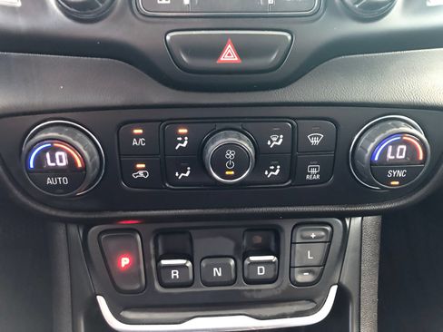 Used 2019 GMC Terrain SLT w/ Preferred Package FWD image 28
