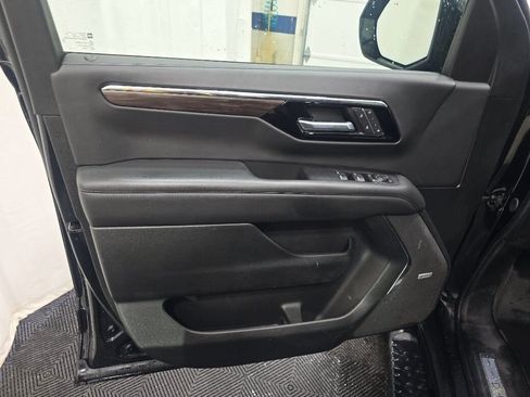 Used 2025 Chevrolet Suburban Z71 w/ Comfort Package image 12