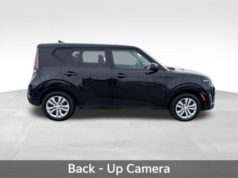 Used 2023 Kia Soul LX image 9