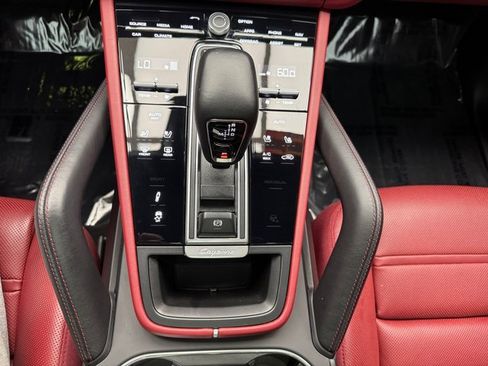 Used 2022 Porsche Cayenne Platinum Edition image 22