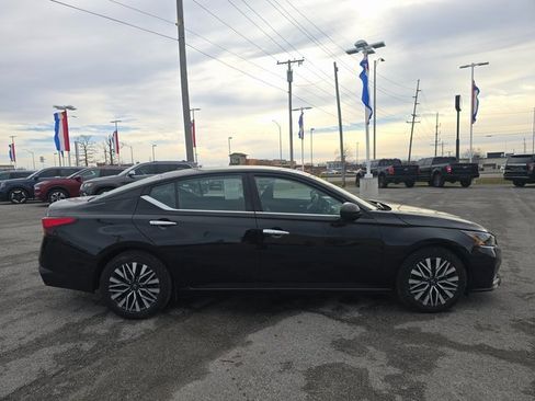 Used 2024 Nissan Altima 2.5 SV image 4