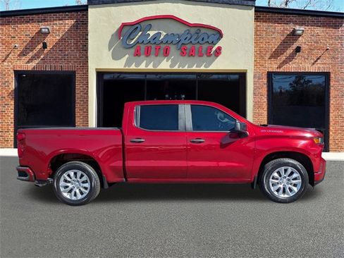 Used 2022 Chevrolet Silverado 1500 Custom w/ Safety Confidence Package image 2