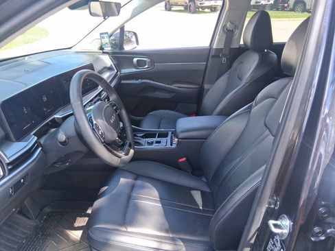 Certified 2025 Kia Sorento S FWD image 11