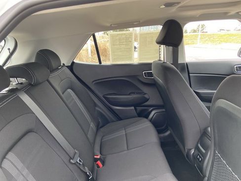 Used 2025 Hyundai Venue SEL image 20