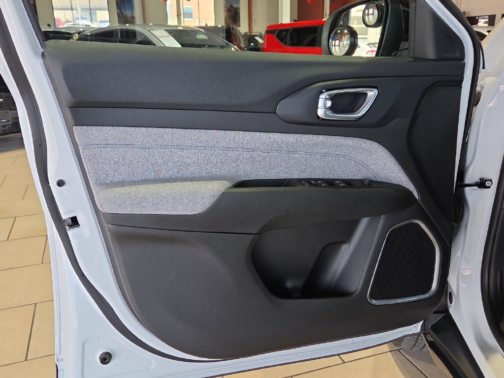 Used 2026 Jeep Compass Latitude AWD/4WD image 18