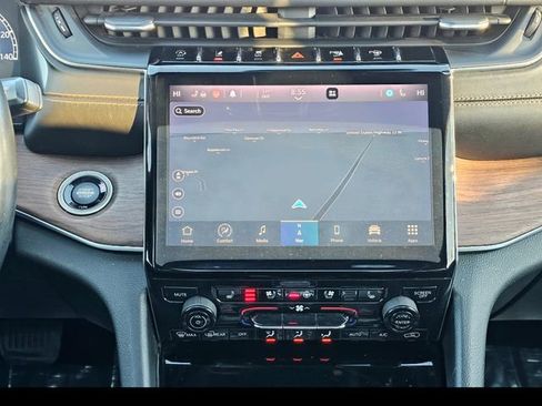 Used 2021 Jeep Grand Cherokee L Summit w/ Luxury Tech Group V AWD/4WD image 38