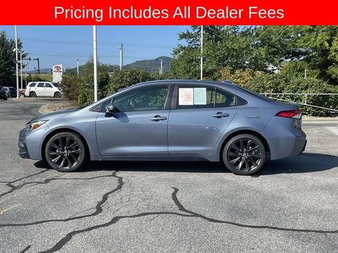 Used 2026 Toyota Corolla SE FWD image 2
