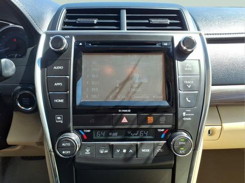 Used 2017 Toyota Camry XLE image 18