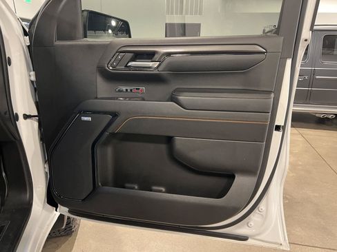 Used 2023 GMC Sierra 1500 AT4 w/ AT4 Preferred Package AWD/4WD image 39
