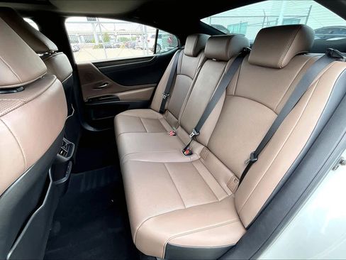 Used 2024 Lexus ES 350 w/ Premium Package image 18