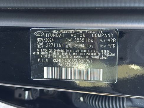 Used 2025 Hyundai Elantra SEL image 29