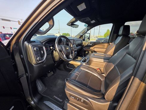 Used 2022 Chevrolet Silverado 2500 High Country w/ Z71 Off-Road Package AWD/4WD image 13