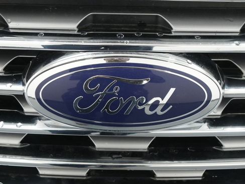 Used 2019 Ford Edge Titanium w/ Cold Weather Package AWD/4WD image 12