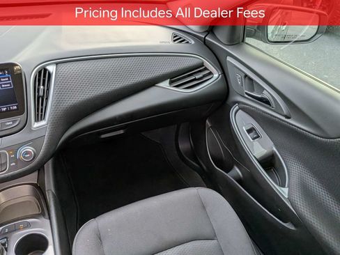 Used 2025 Chevrolet Malibu RS FWD image 16