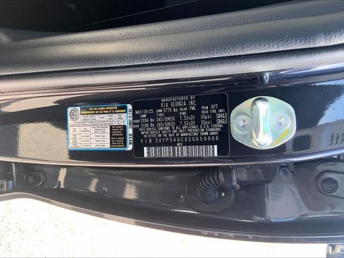 Used 2025 Kia Telluride SX w/ SX Captain's Chair Package FWD image 32