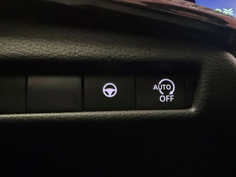 Used 2025 Nissan Kicks SR image 27