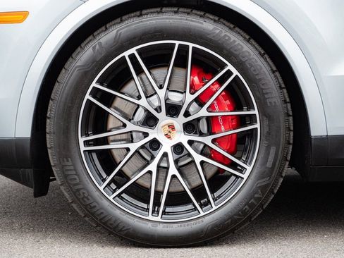 Used 2026 Porsche Cayenne S image 41
