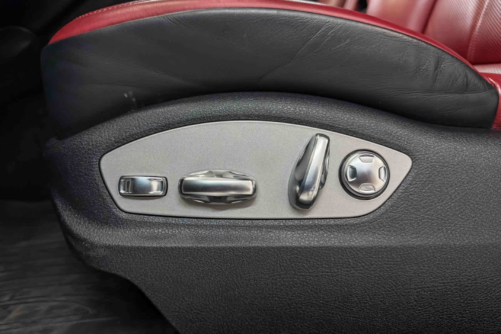 Certified 2023 Porsche Macan AWD/4WD image 26