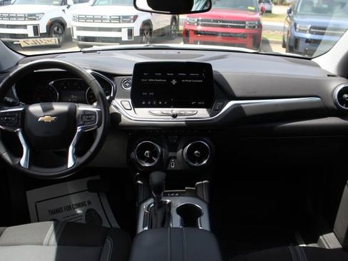 Used 2024 Chevrolet Blazer LT w/ Convenience Package FWD image 12