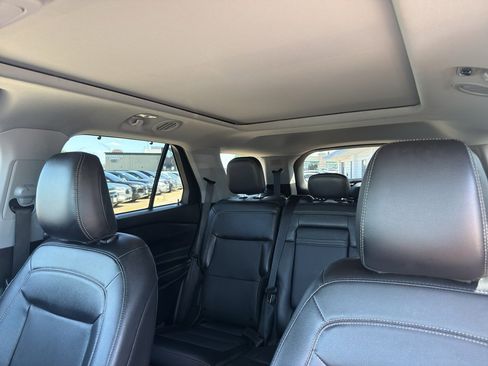 Used 2022 Ford Explorer Limited w/ Limited Technology Package AWD/4WD image 11