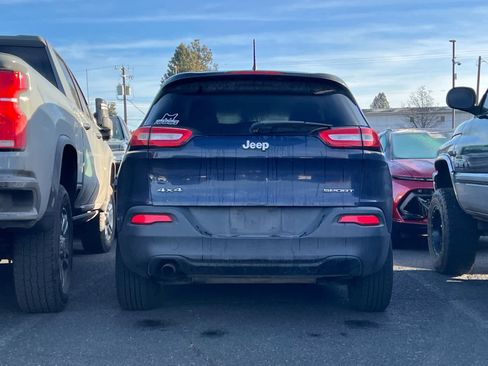 Used 2015 Jeep Cherokee Sport image 4