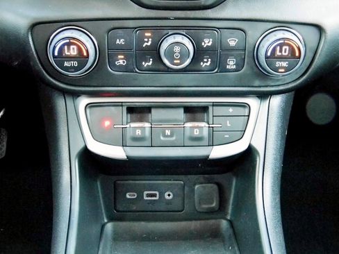 Used 2022 GMC Terrain SLE w/ Driver Convenience Package image 16