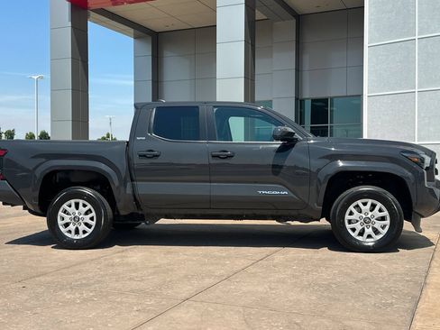 Certified 2025 Toyota Tacoma SR5 AWD/4WD image 3