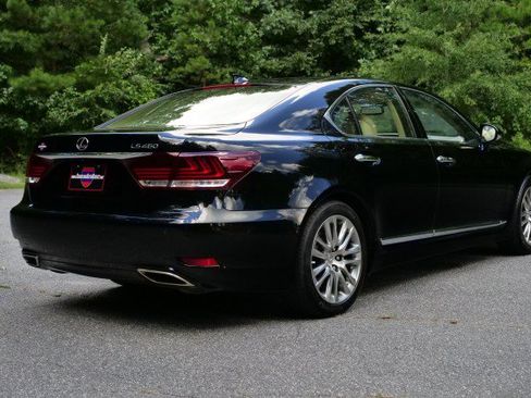 Used 2016 Lexus LS 460 w/ Comfort Package RWD image 9