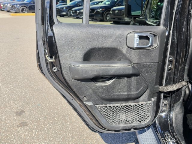 Used 2021 Jeep Wrangler Unlimited Sahara AWD/4WD image 12