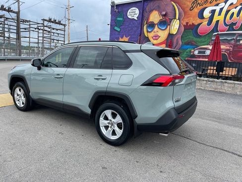 Used 2021 Toyota RAV4 XLE w/ Convenience Package AWD/4WD image 3