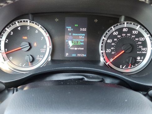Used 2021 Toyota Highlander LE AWD/4WD image 25