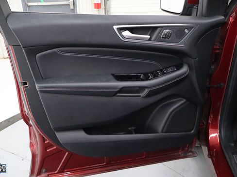 Used 2019 Ford Edge Titanium image 12