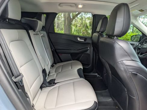 Used 2025 Ford Escape Platinum AWD/4WD image 19