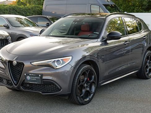 Used 2023 Alfa Romeo Stelvio Veloce AWD/4WD image 3