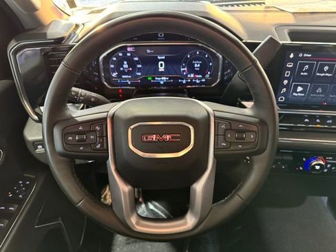 Used 2025 GMC Sierra 1500 SLT image 18