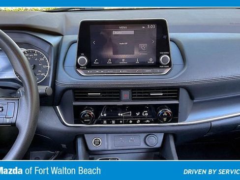 Used 2023 Nissan Rogue SV image 9