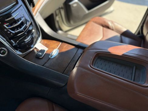 Used 2015 Cadillac Escalade ESV Premium image 30