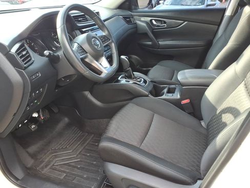 Used 2017 Nissan Rogue SV w/ SV Premium Package AWD/4WD image 11