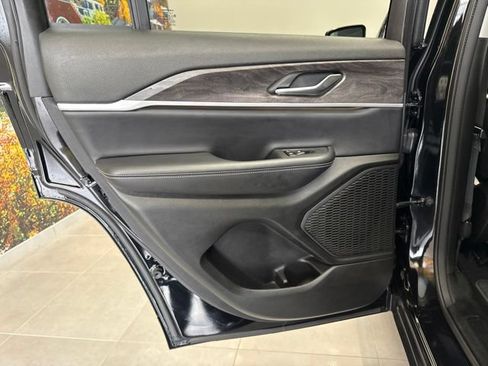 Used 2023 Jeep Grand Cherokee Limited w/ Black Appearance Package AWD/4WD image 39