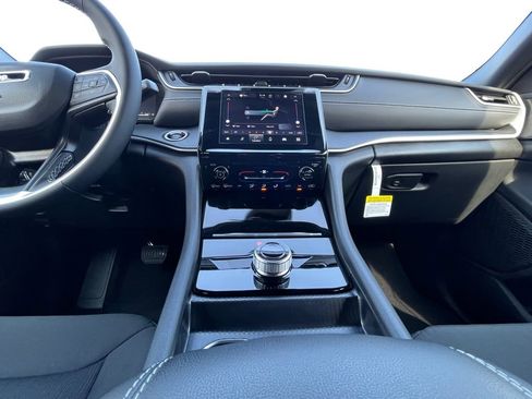 New 2025 Jeep Grand Cherokee Laredo image 3