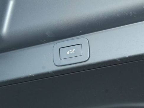 Used 2023 Land Rover Range Rover SE image 13