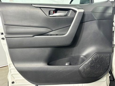 Used 2021 Toyota RAV4 XLE w/ Convenience Package AWD/4WD image 22