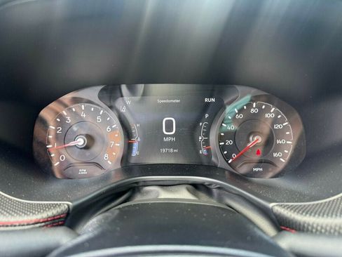 Used 2025 Jeep Compass Trailhawk AWD/4WD image 4