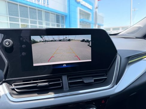 Used 2024 Chevrolet Trax LT w/ LT Convenience Package FWD image 16