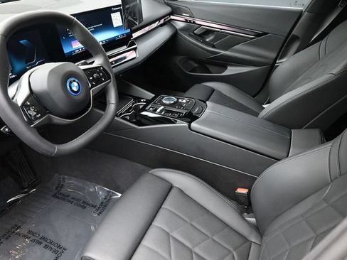 Used 2025 BMW i5 eDrive40i w/ Premium Package RWD image 20