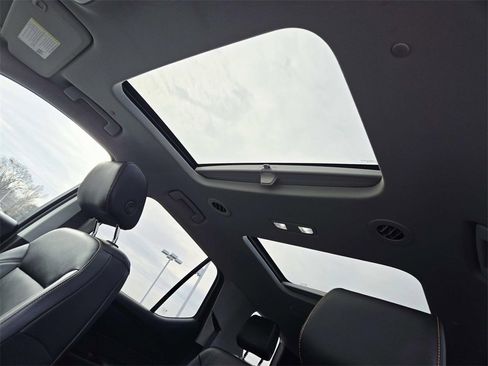 Used 2018 Chevrolet Traverse LT image 9